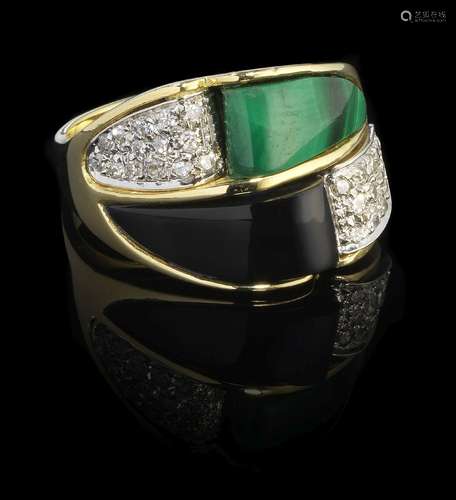 *Bague sertie d'un onyx et d'une malachite rehaussés d