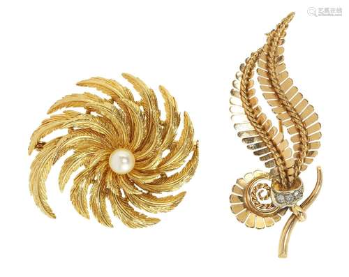 Lot de deux broches<br />
L'une ronde formée de plumes styli