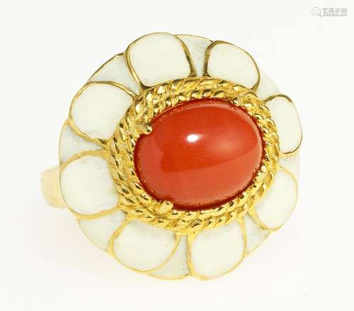 *Bague fleur centrée d'un corail taille cabochon ovale