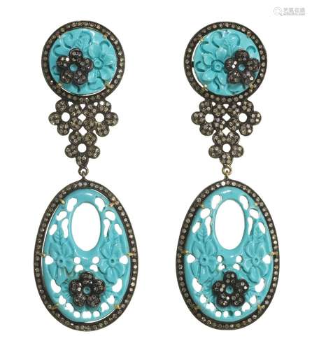 *Pendants d'oreilles ornés de turquoises ajourées et