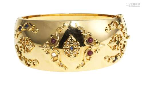 Bracelet manchette ouvrant orné de volutes et fleurs d