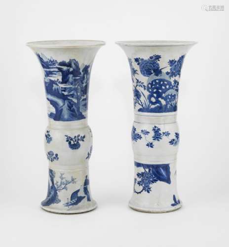 Deux vases cornets, Chine, dynastie Qing (1644-19
