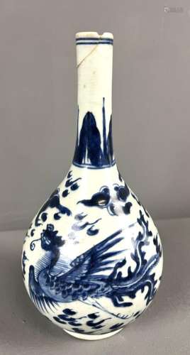 Vase bouteille en porcelaine blanche à décor bleu sous