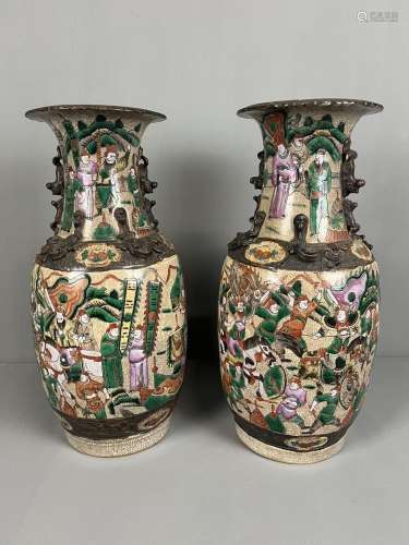 Nankin, Chine fin XIXème- Paire de vases de forme balus