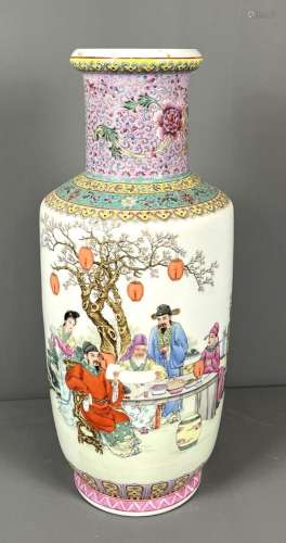 Vase rouleau en porcelaine émaux de la famille rose, dé
