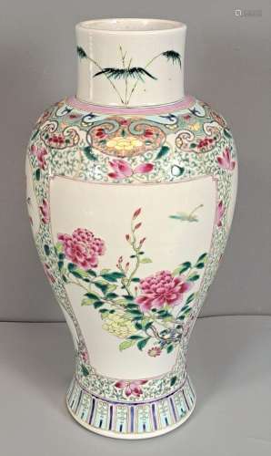 CHINE première moitié du XXe - Vase balustre en porcela