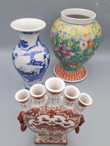CHINE fin XIXe et XXe - lot de trois porcelaines compre