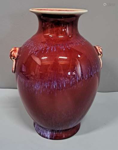CHINE début XXème - Vase de forme de balustre en porcel