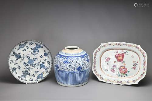 THREE CHINESE PORCELAIN ITEMS, 18/19TH CENTURY. To include a...