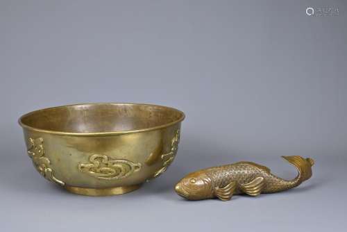 TWO CHINESE / JAPANESE BRONZE ITEMS, EARLY 20TH CENTURY. To ...