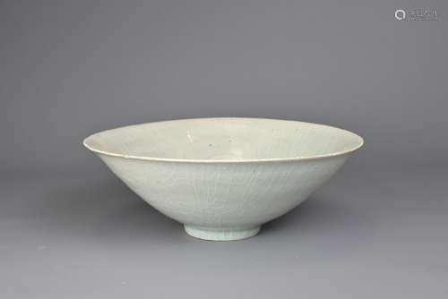 A CHINESE QINGBAI WARE BOWL, SONG DYNASTY. Rounded body with...