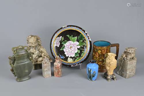 A GROUP OF CLOISONNE AND SOAPSTONE ITEMS, 20TH CENTURY. To i...