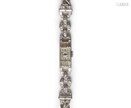 MAUBOUSSIN
ANNEES 30
Montre bracelet de dame en platine