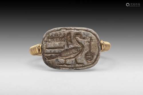 ÉGYPTE, ÉPOQUE ARCHAIQUE
Bague en or jaune 750°/00 orné