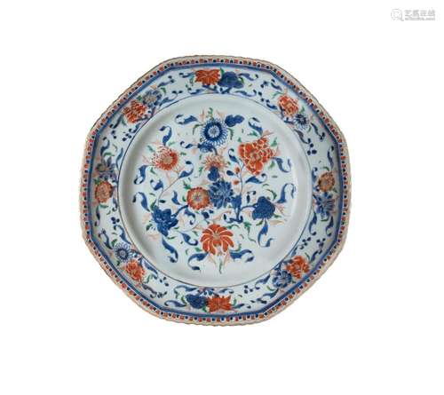 CHINE, ÉPOQUE KANGXI (1662-1722)
Grand plat en porcelai