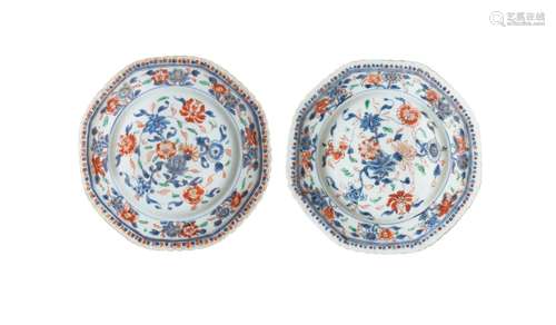 CHINE, ÉPOQUE KANGXI (1662-1722)
Deux plats creux de fo