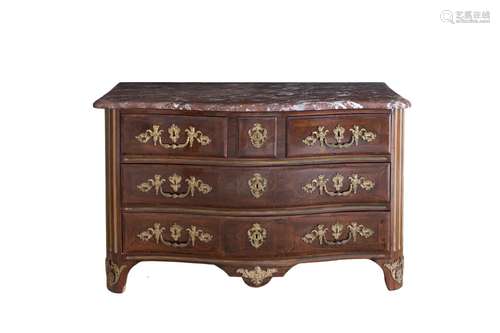 XVIIIe SIÈCLE, ÉPOQUE LOUIS XV
Commode en bois de placa