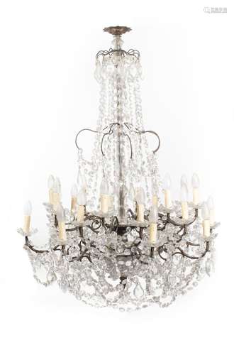 XIXe SIÈCLE
Large lustre corbeille à 24 bras de lumière