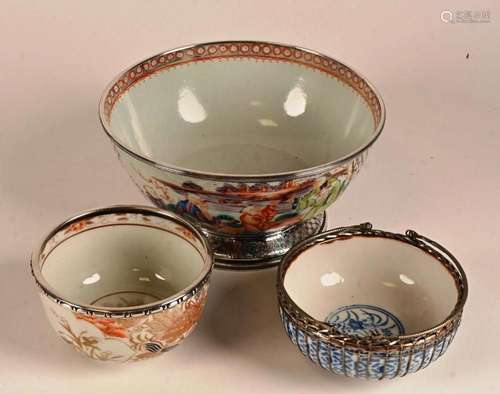 Suite de trois bols en porcelaine de Chine