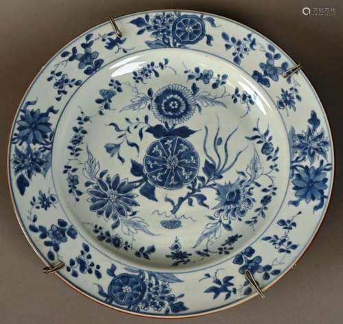 CHINE plat circulaire en porcelaine