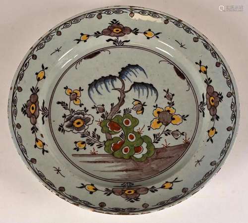 Plat en faïence polychrome de Delft