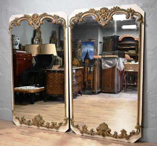 Paire de miroirs de boiserie