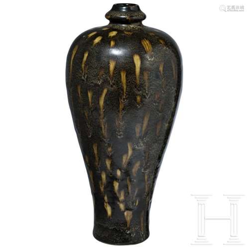 A Chinese jizhou-ware vase, probably Song Dynasty (12th/13th...