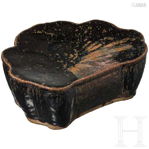 A rare russet-splashed and black-glazed pillow, probably nor...