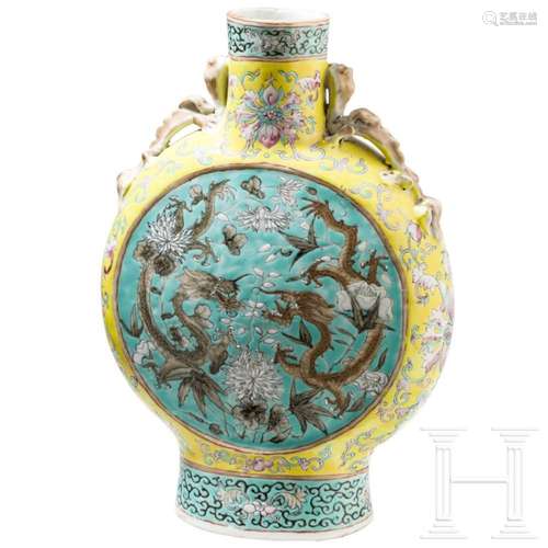 A Chinese pilgrim bottle, 20th century