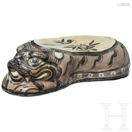 A Chinese painted Cizhou ware tiger pillow, 19th/20th centur...