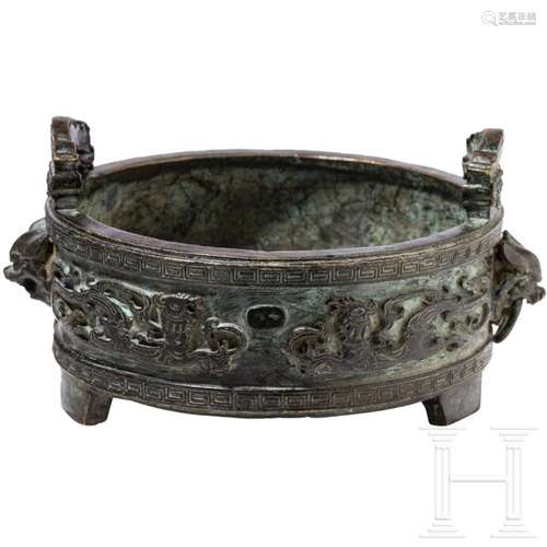 A Chinese bronze tripod burner, 18th/19th century