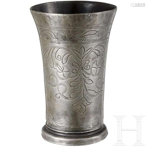 An engraved Dutch pewter cup, late 17th century