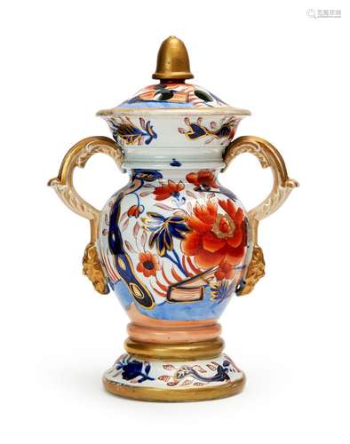 AN IMARI MASON IRONSTONE LIDDED VASE