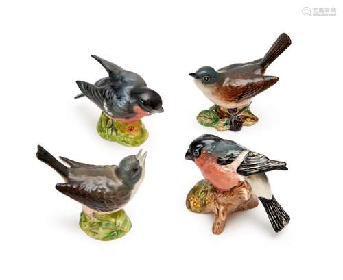 AN ASSORTMENT OF PORCELAIN BIRDS, BESWICK