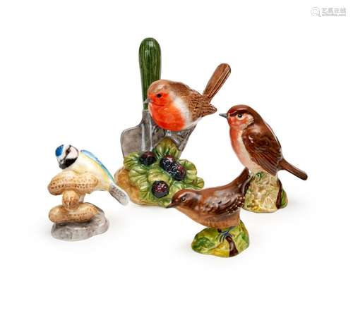 AN ASSORTMENT OF PORCELAIN BIRDS, BESWICK