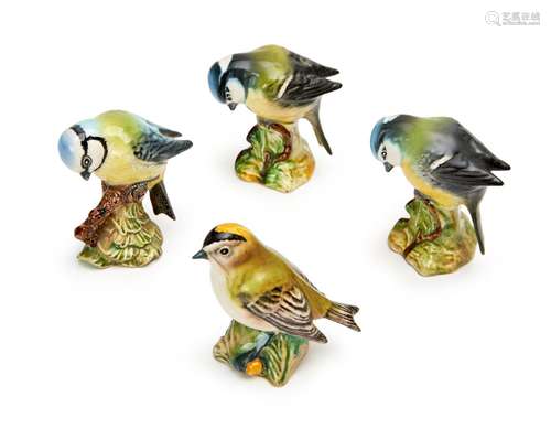 AN ASSORTMENT OF PORCELAIN BIRDS, BESWICK