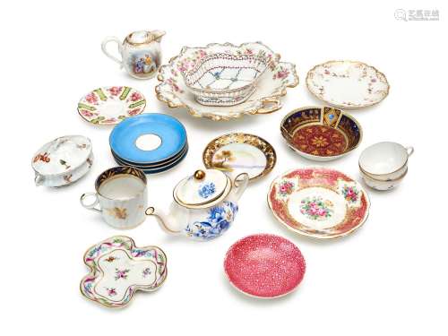 ASSORTMENT OF PORCELAIN OBJECTS, EUROPEAN