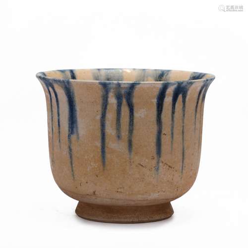 Three-color blue cup hung in Qing Dynasty