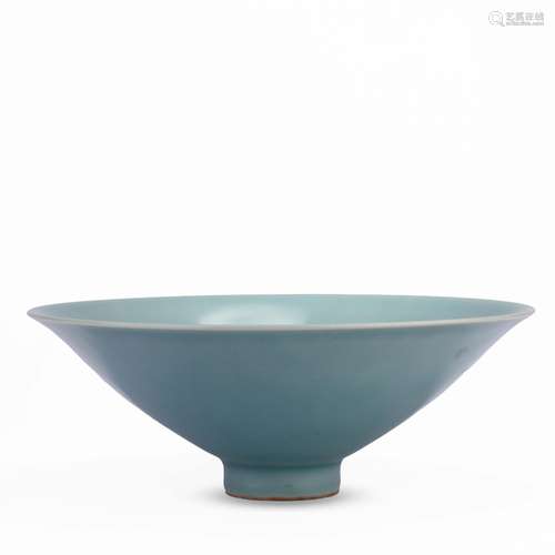 Qing Dynasty Kangxi inscriptions bean green glaze bowl