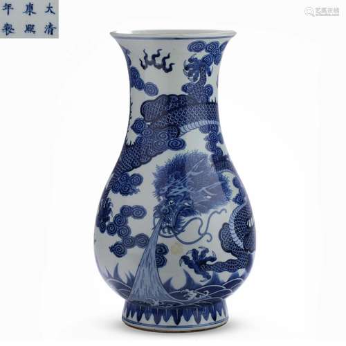 Blue and white porcelain dragon vase of Kangxi period of Qin...