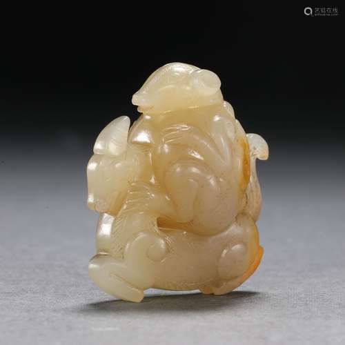 Qing DynastyHetian jade bear handle piece