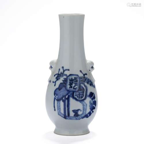 Qing Dynasty blue and white porcelain shop head Zun