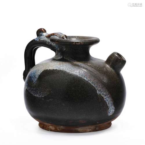 Hand-held pot with black glaze in Qing Dynasty