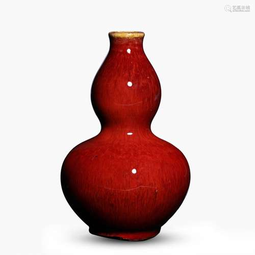 Gourd shape bottle with red glaze from Qing Dynasty