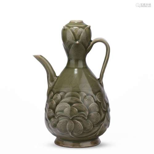 Hand-held pot in Longquan Kiln of Qing Dynasty