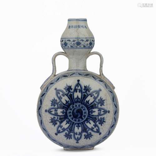 In the Xuande period of the Ming Dynasty, the blue and white...