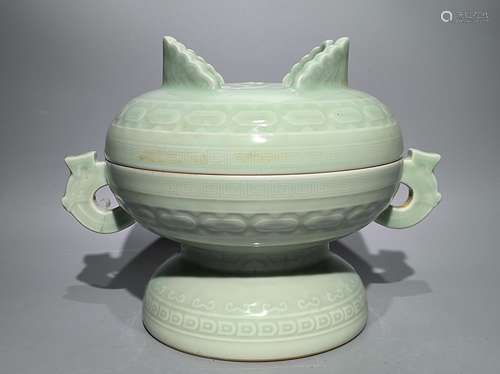 Bean green glaze embossed dragon pattern with double ears