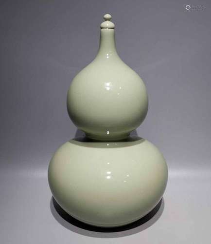 Bean Green Glazed Gourd Bottle