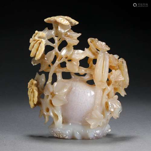 The late Qing Dynasty agate qiao color skillfully carved orn...