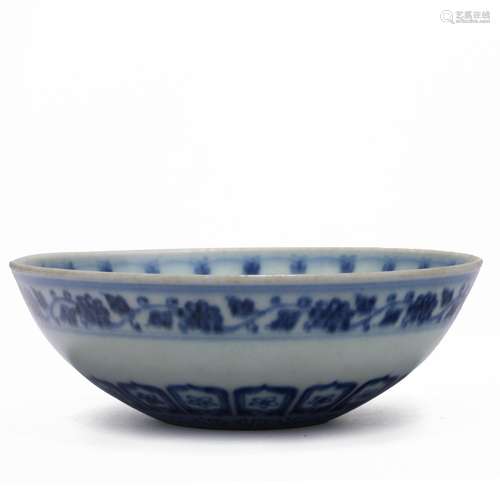 The Ming Dynasty blue and white porcelain flower pattern bow...